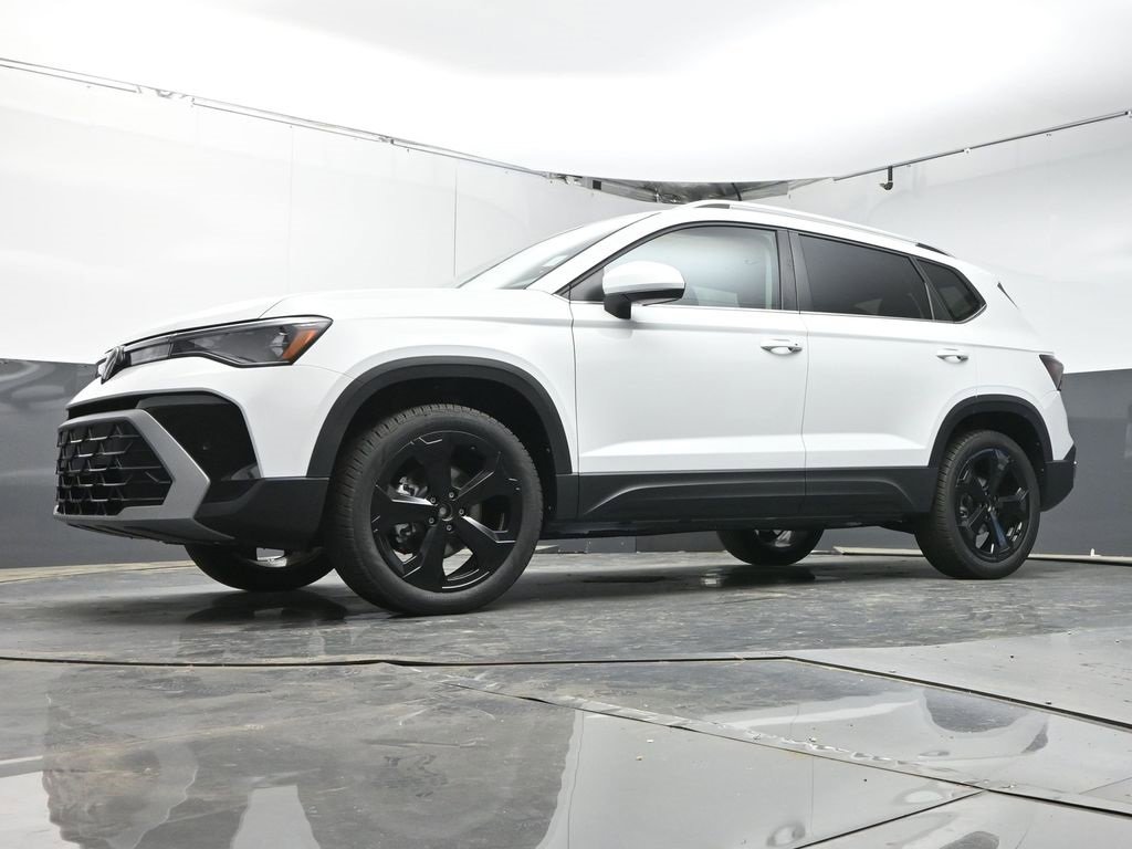 Used 2025 Volkswagen Taos SEL image 35