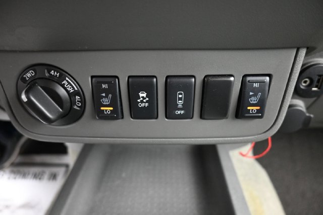 Used 2017 Nissan Frontier SV w/ SV Value Truck Package AWD/4WD image 16