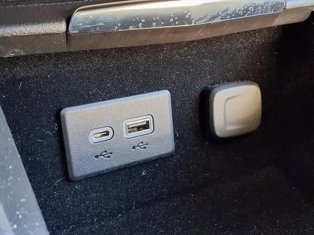 Certified 2023 Cadillac XT4 Luxury w/ Cold Weather Package image 23