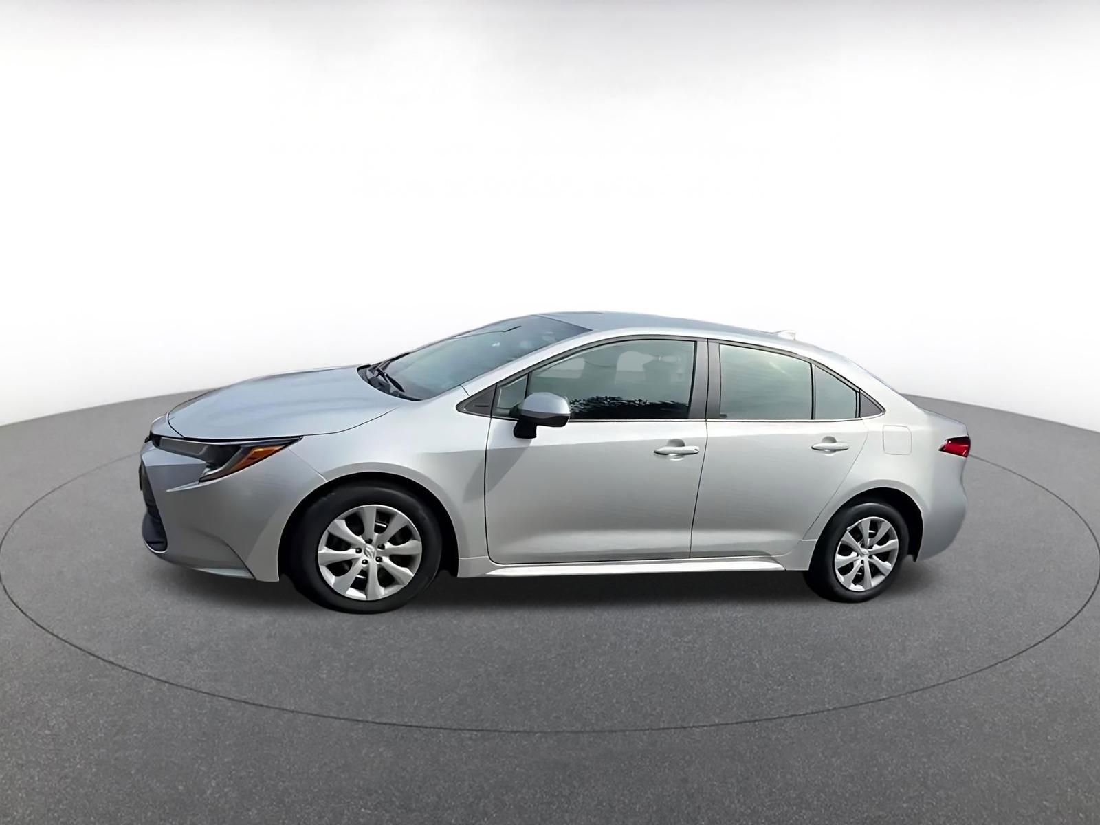 Used 2025 Toyota Corolla LE FWD image 8