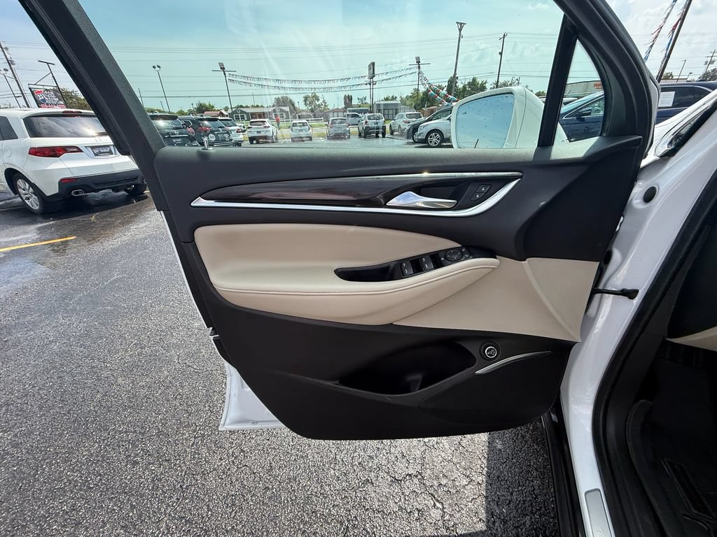 Used 2018 Buick Enclave Essence w/ Trailering Package FWD image 18