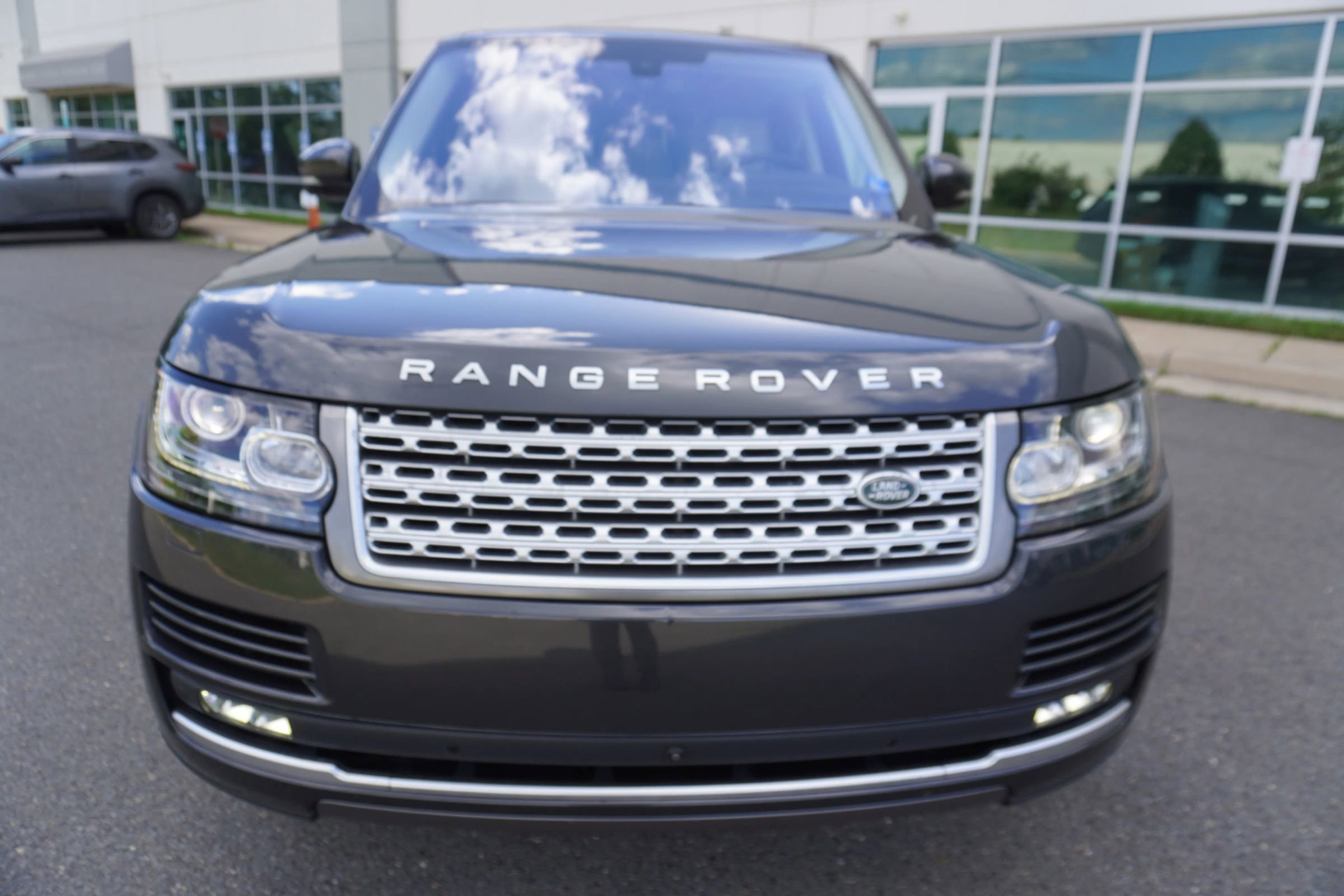 Used 2016 Land Rover Range Rover HSE AWD/4WD image 2