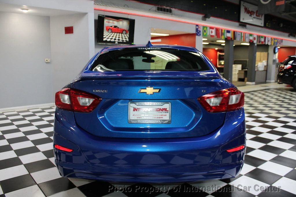 Used 2018 Chevrolet Cruze LT w/ Sun And Sound Package image 5