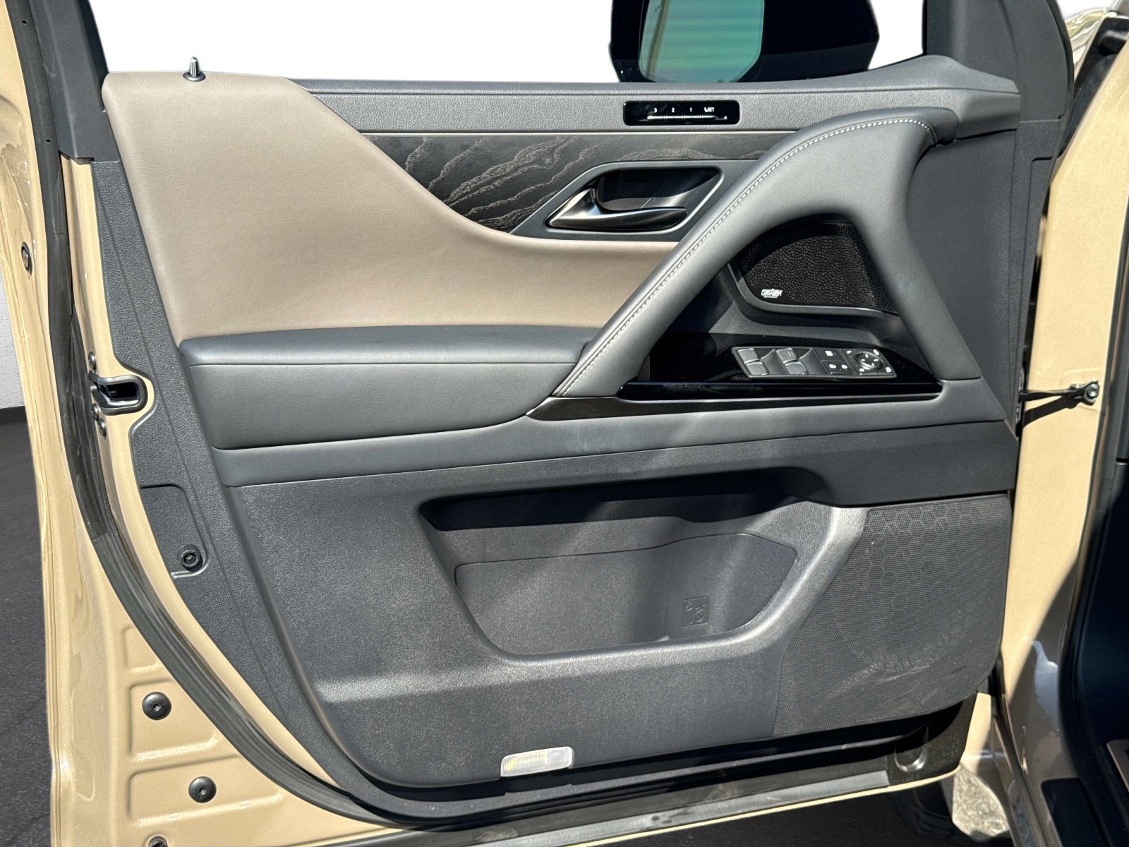 Certified 2025 Lexus LX 700h Overtrail image 19