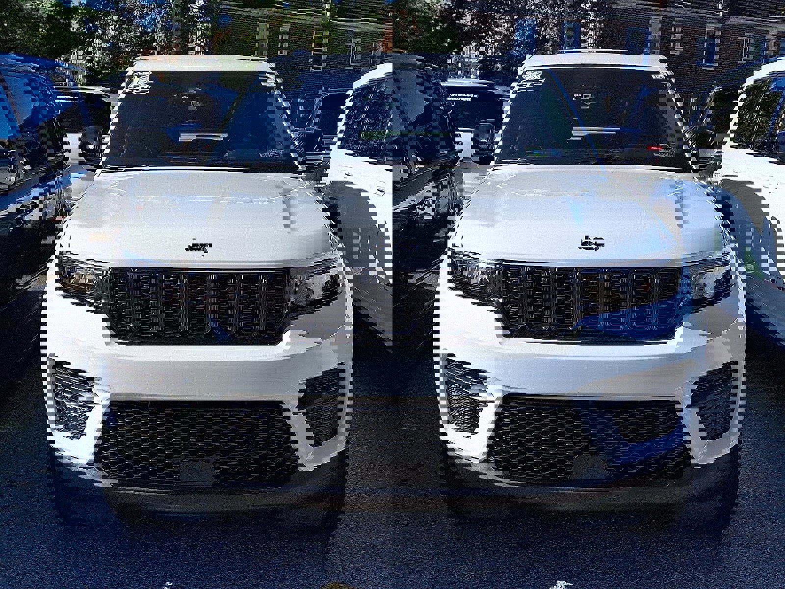 New 2025 Jeep Grand Cherokee Altitude image 2