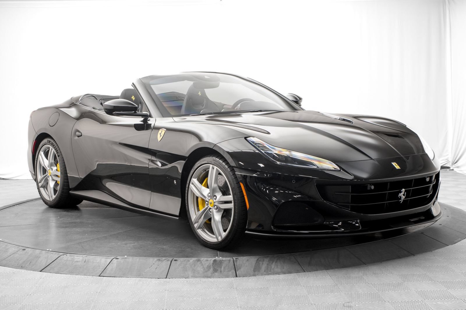 Used 2023 Ferrari Portofino M RWD image 17