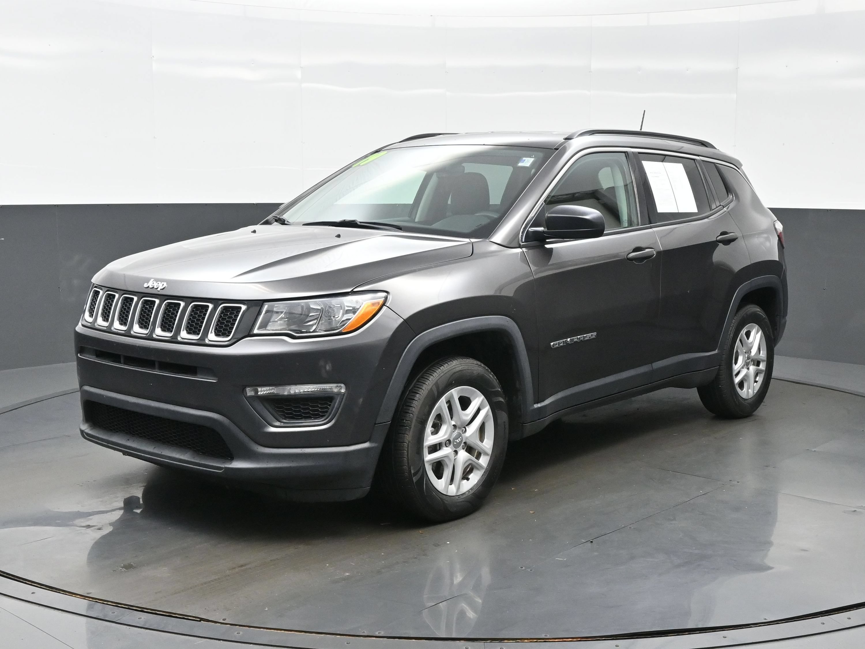 Used 2019 Jeep Compass Sport FWD image 2