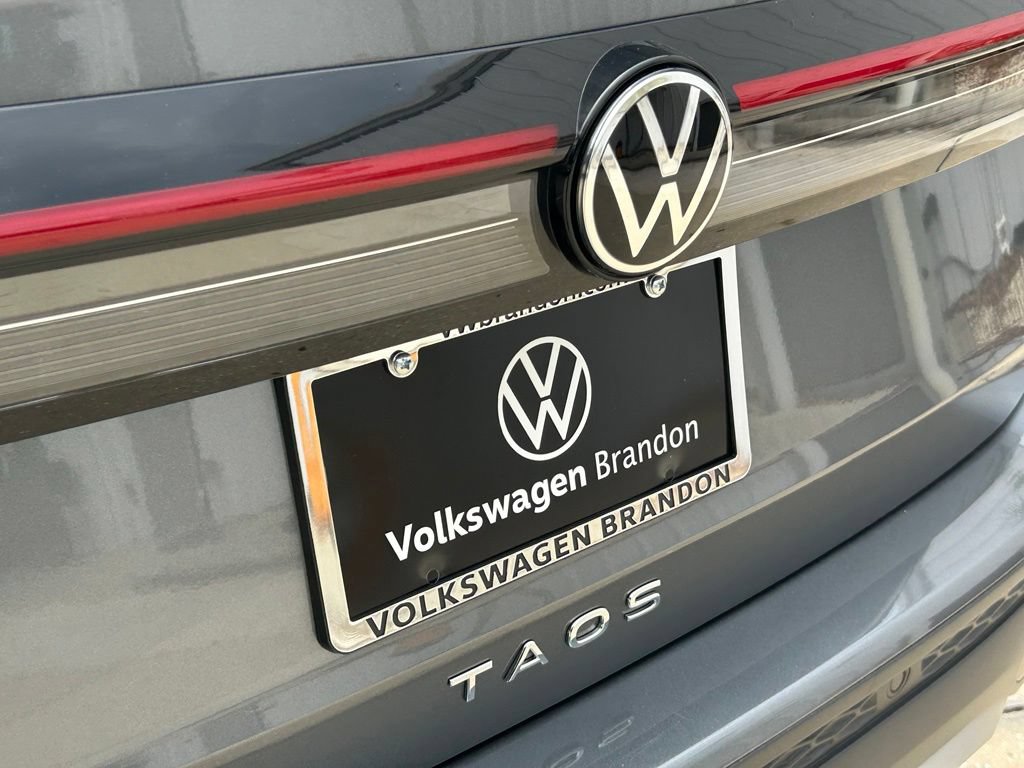 Certified 2026 Volkswagen Taos SE w/ Black Wheel Package FWD image 31