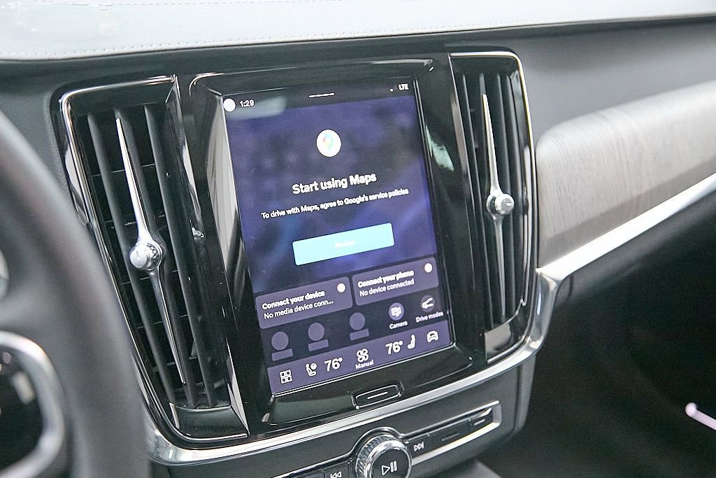 Certified 2023 Volvo S90 B6 Ultimate w/ Lounge Package image 14