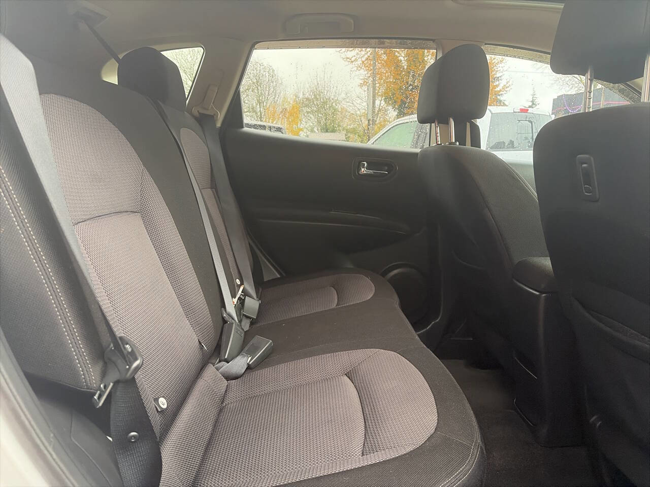 Used 2013 Nissan Rogue SV w/ Premium Pkg image 18