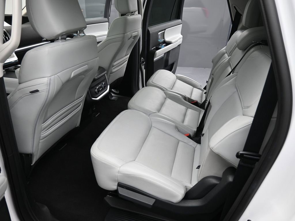 Certified 2025 Ford Expedition Max Platinum image 27