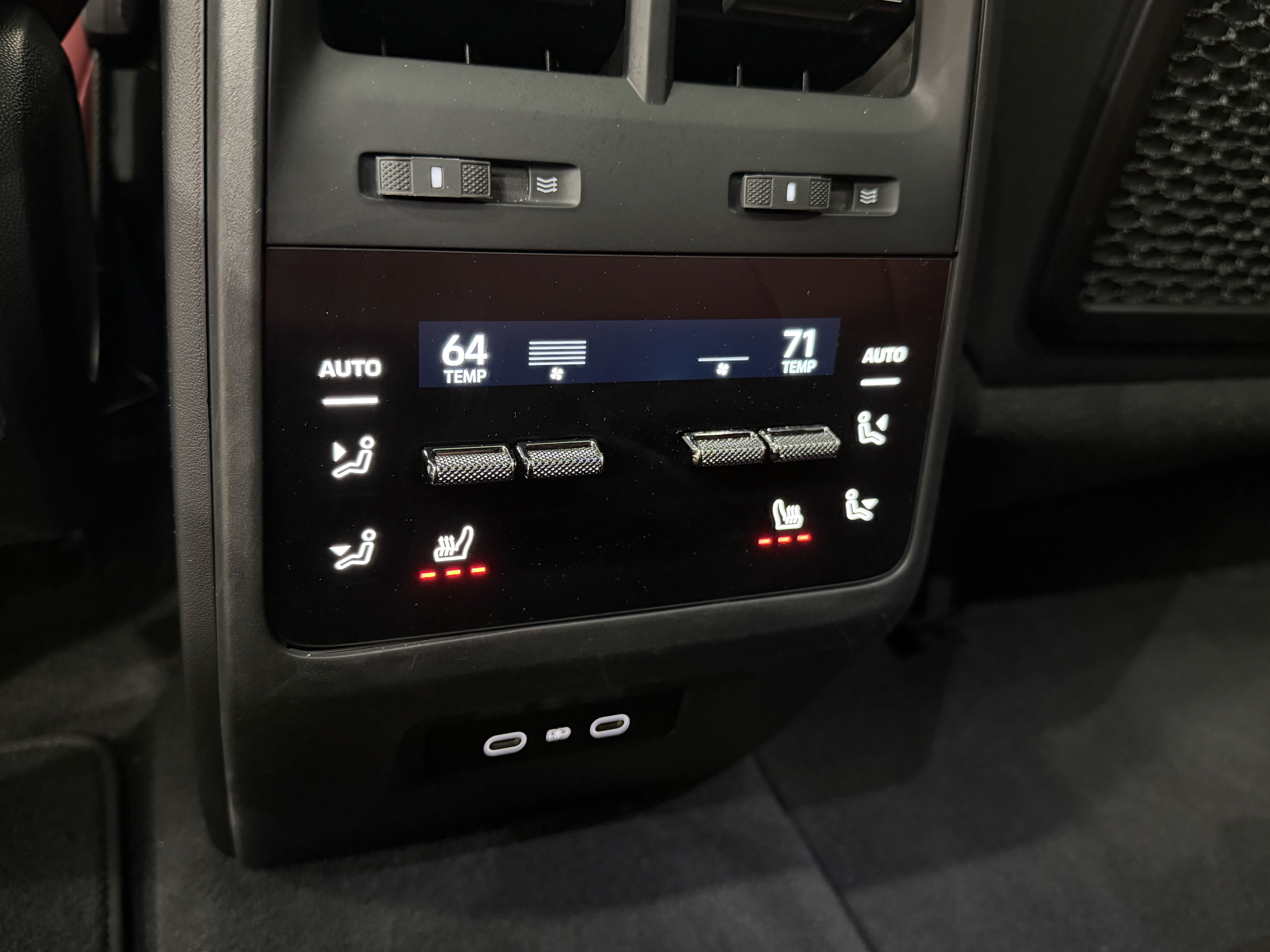 Used 2025 Porsche Macan 4S Electric AWD/4WD image 21