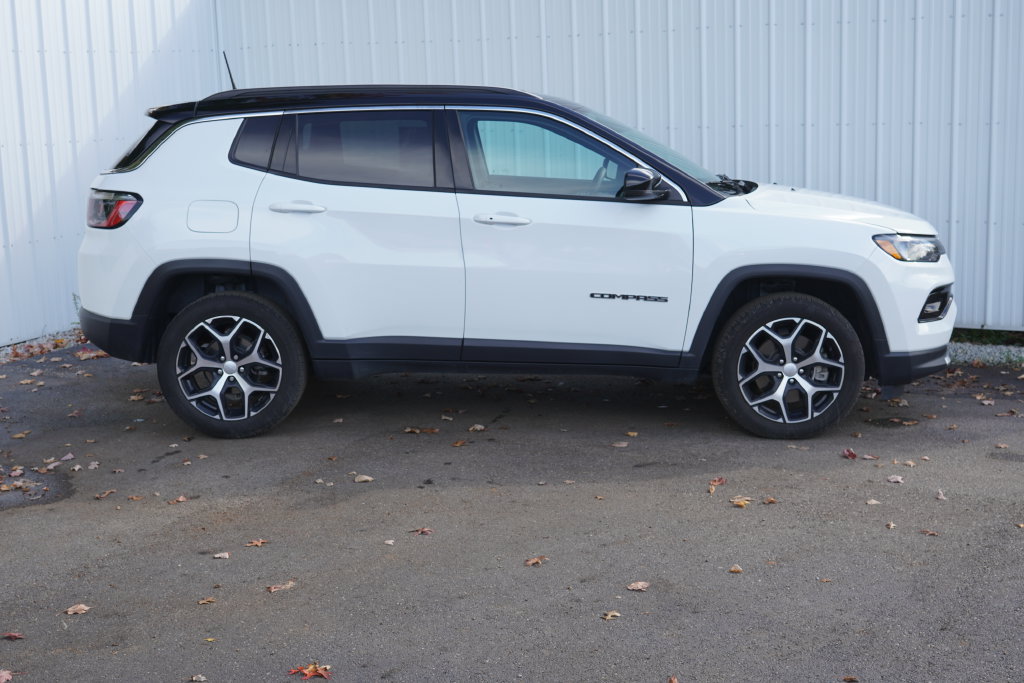 Used 2024 Jeep Compass Limited AWD/4WD image 2