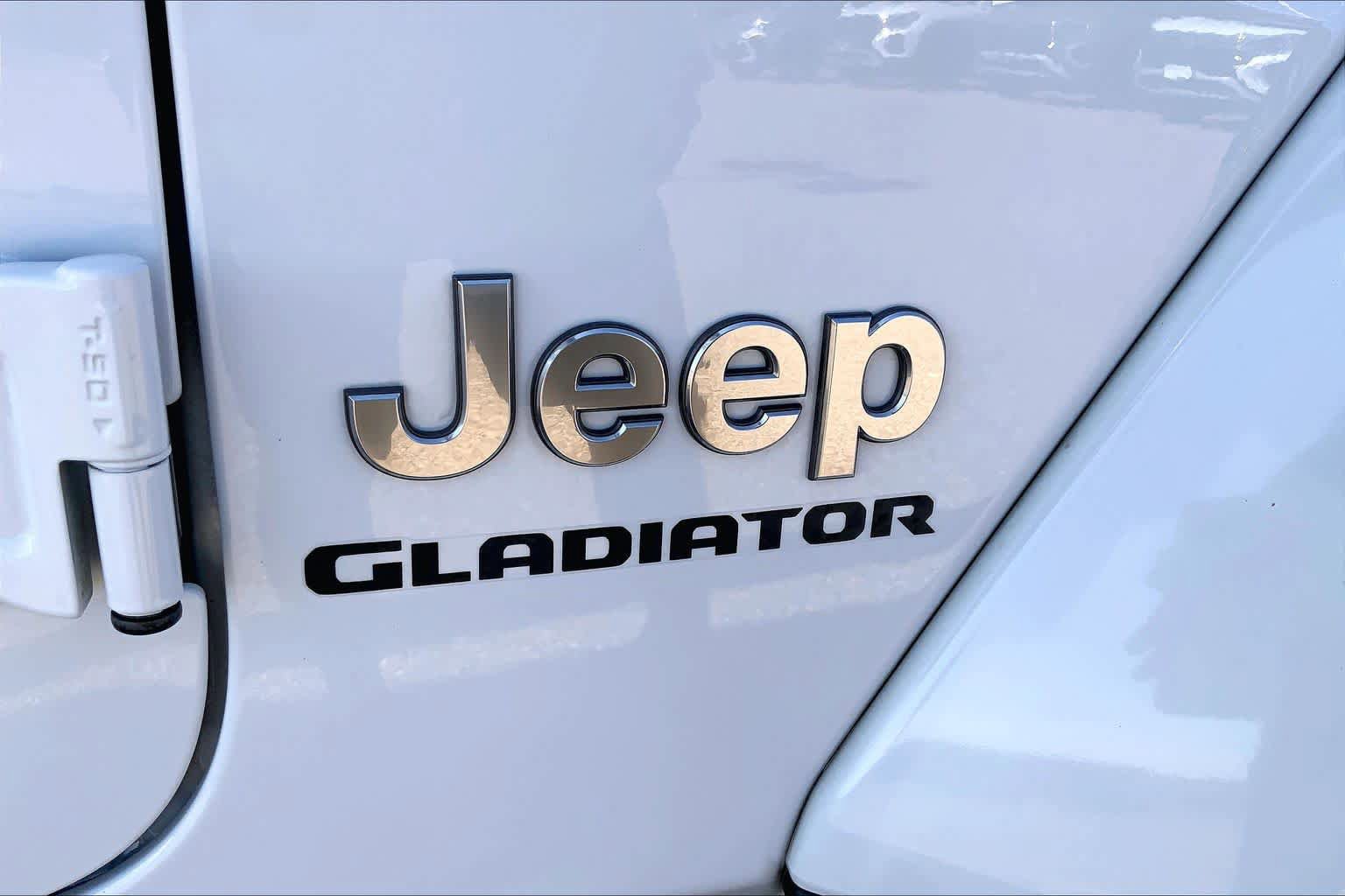 Used 2022 Jeep Gladiator Overland w/ Trailer Tow Package AWD/4WD image 19