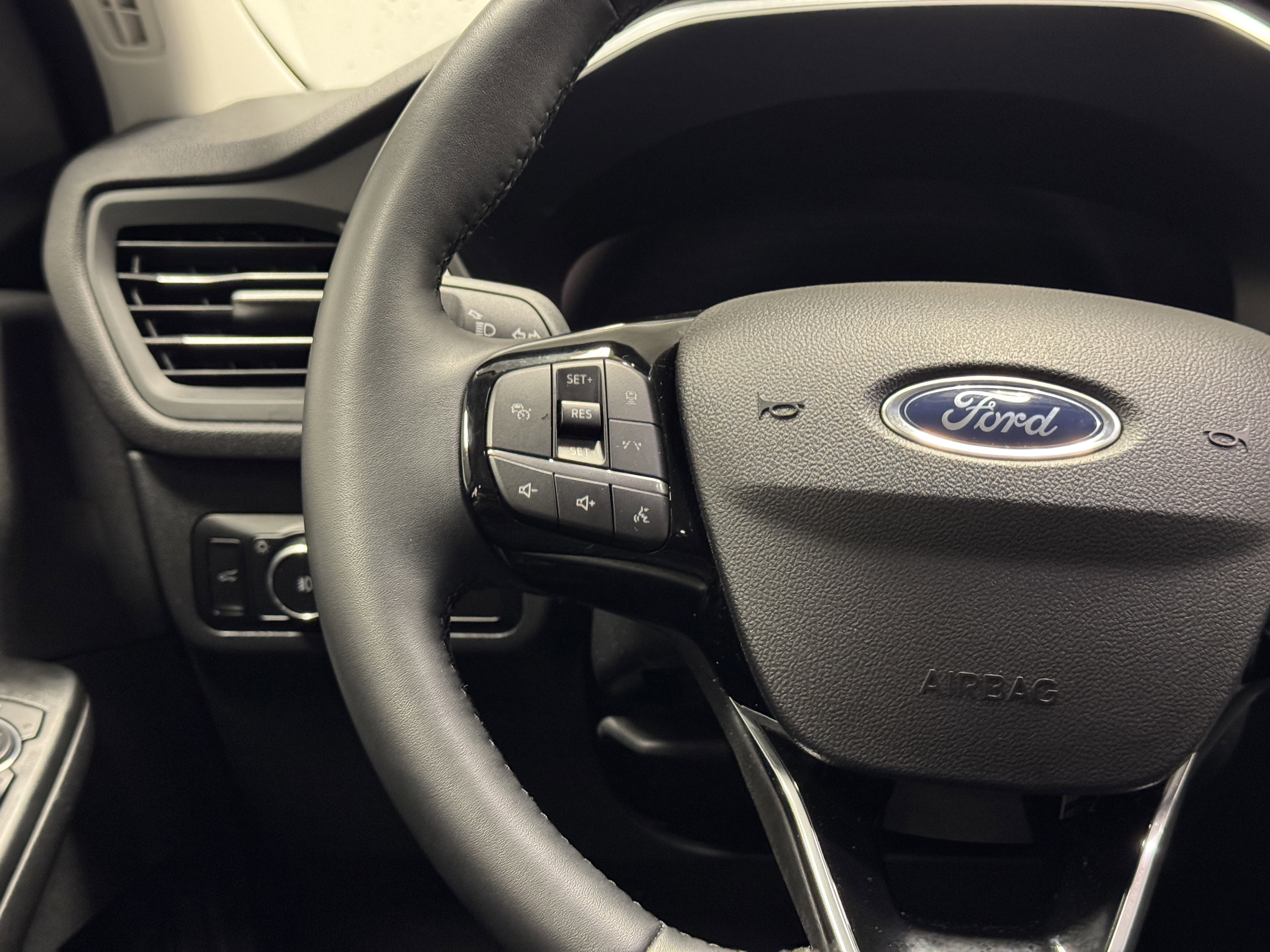 Used 2025 Ford Escape Platinum AWD/4WD image 21