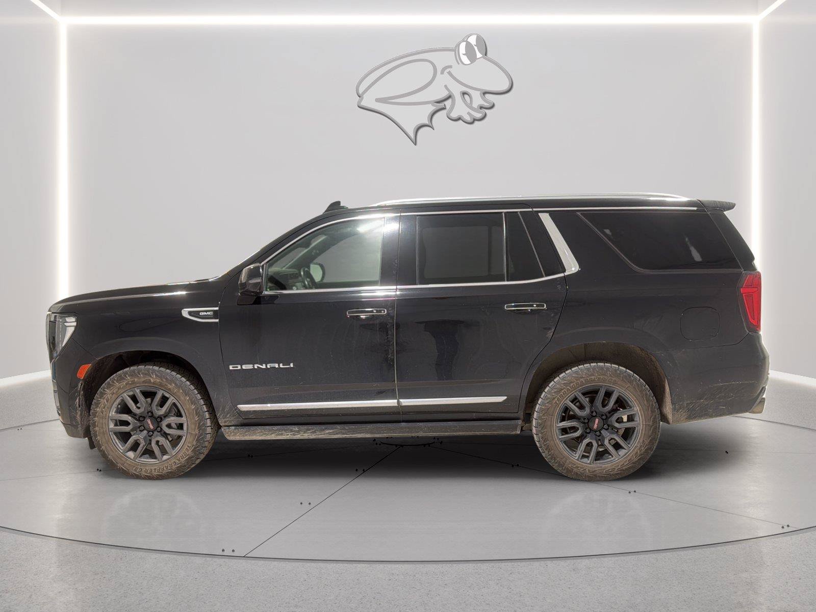 Used 2022 GMC Yukon Denali w/ Denali Premium Package AWD/4WD image 2