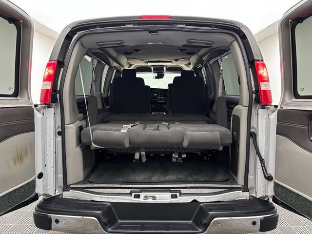 Used 2019 Chevrolet Express 2500 RWD image 12