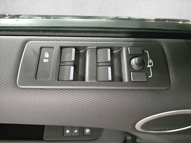 Used 2024 Land Rover Discovery Dynamic SE AWD/4WD image 28