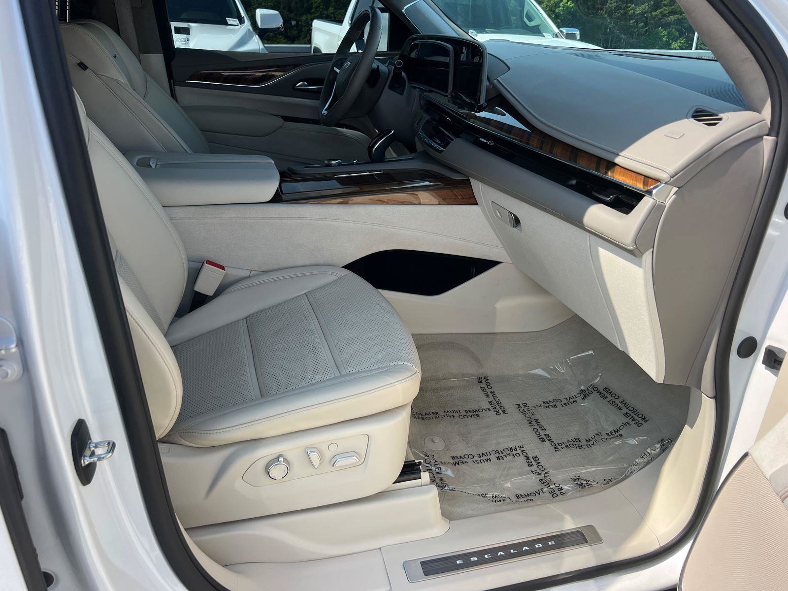 Used 2024 Cadillac Escalade Sport Platinum w/ Heavy-Duty Trailer Package AWD/4WD image 13
