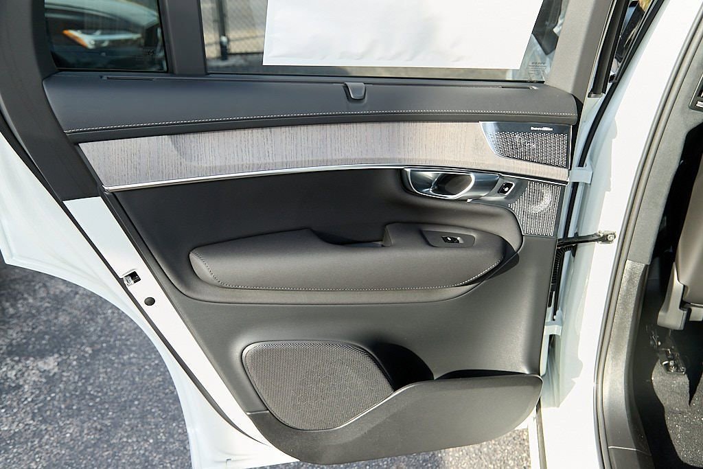 New 2026 Volvo XC90 B6 Ultra w/ Lounge Package image 17