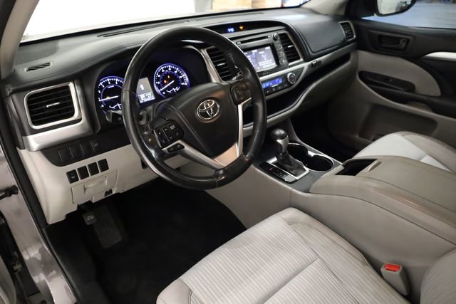 Used 2014 Toyota Highlander Plus image 12