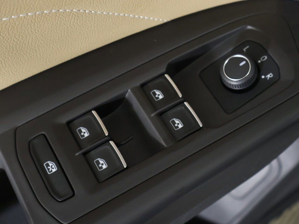 Used 2022 Volkswagen Atlas Cross Sport SE image 37