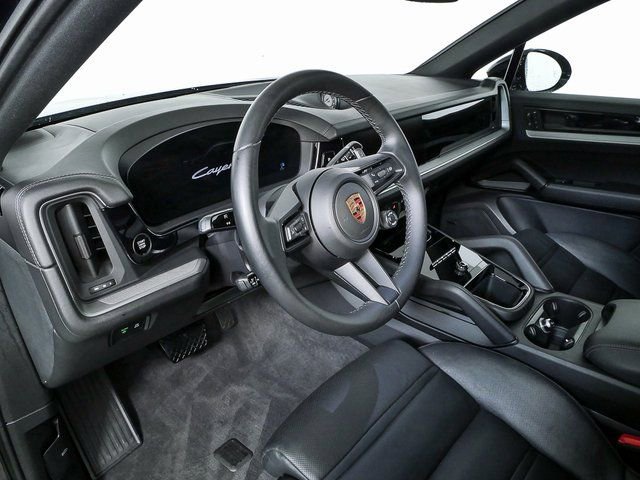 Certified 2024 Porsche Cayenne AWD image 4