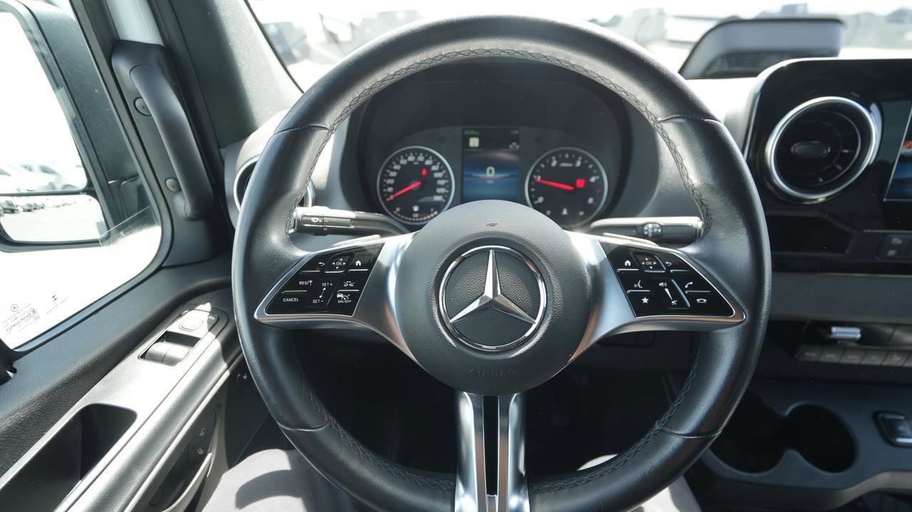 Used 2025 Mercedes-Benz Sprinter 2500 image 7