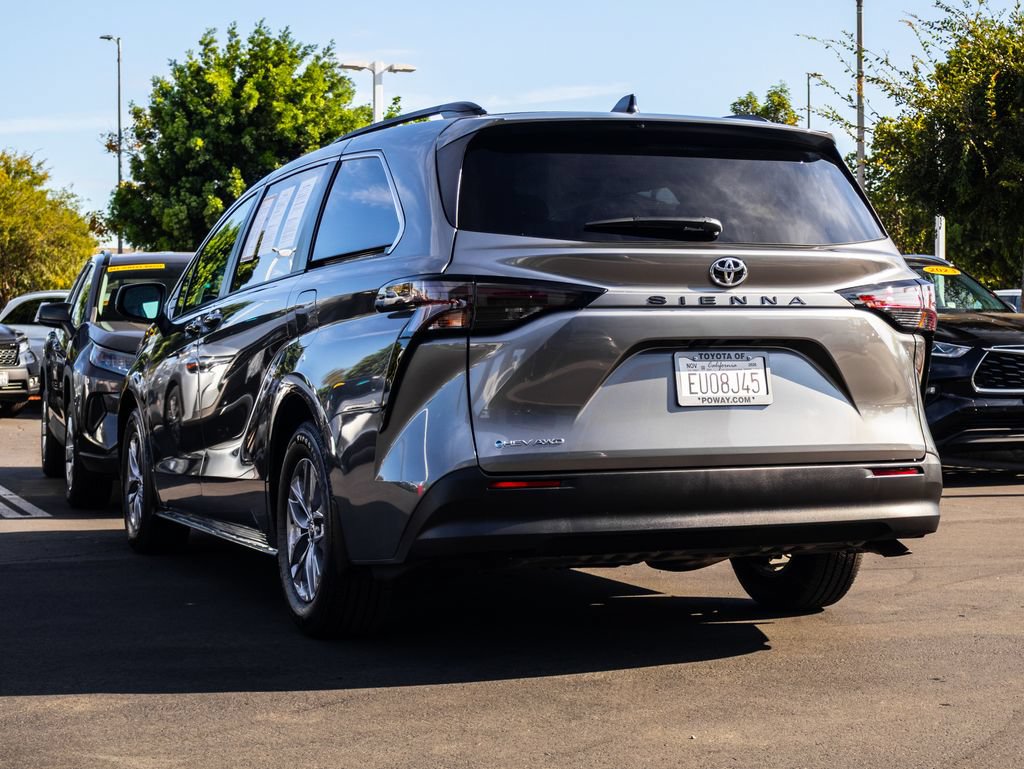 Used 2026 Toyota Sienna LE AWD/4WD image 7