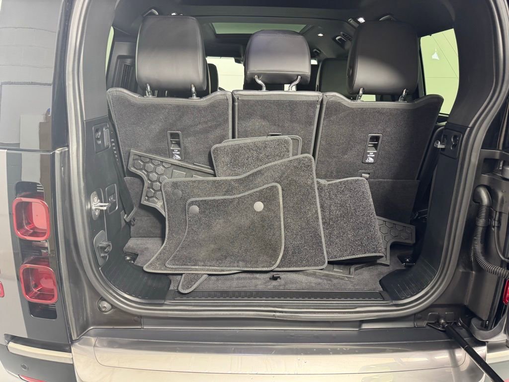 Used 2023 Land Rover Defender 130 S image 27