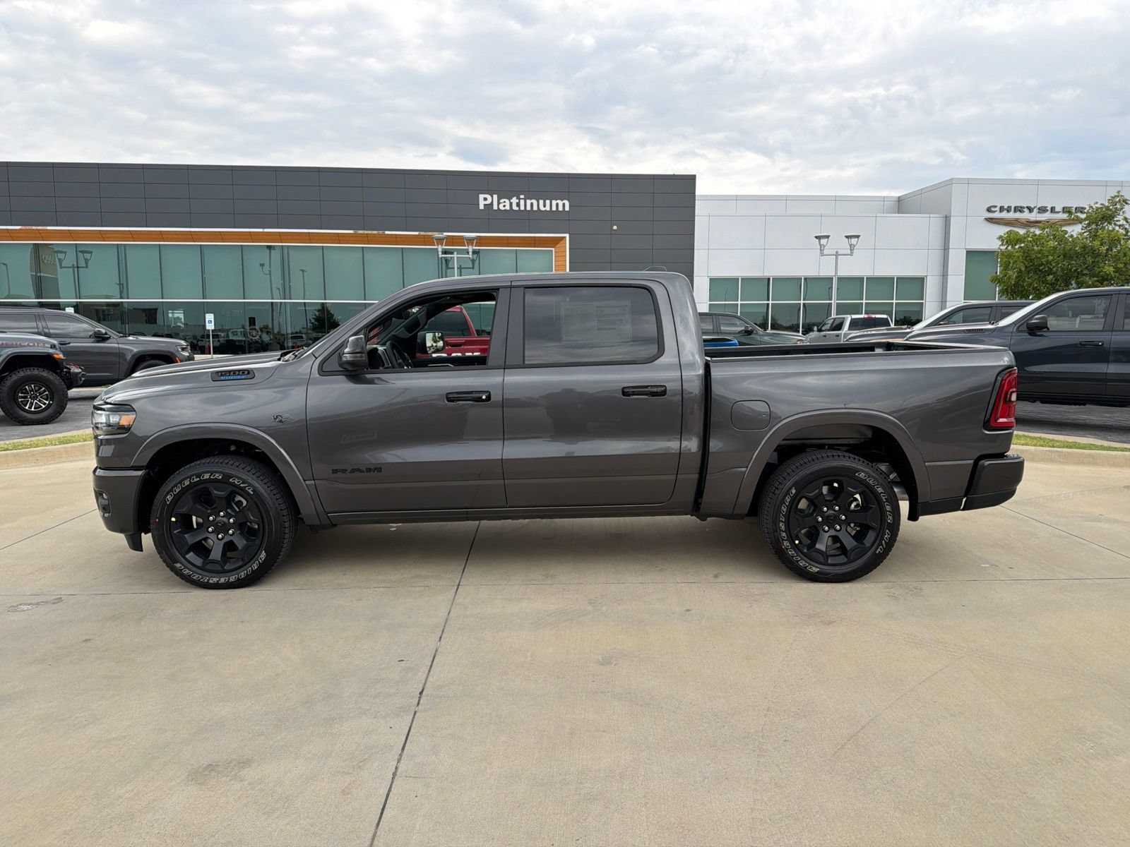 New 2027 RAM 1500 4x4 Crew Cab video 2