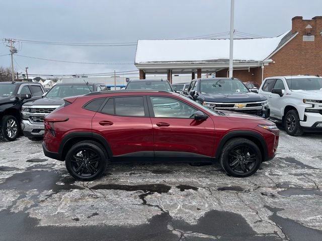 Used 2024 Chevrolet Trax ACTIV w/ Driver Confidence Package image 2