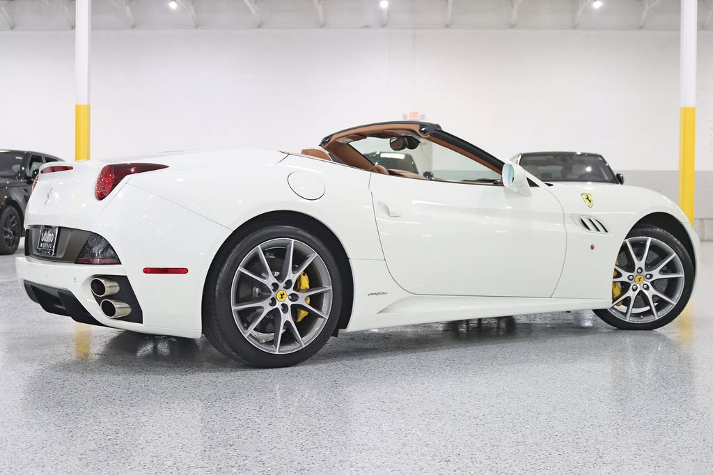 Used 2011 Ferrari California RWD image 11