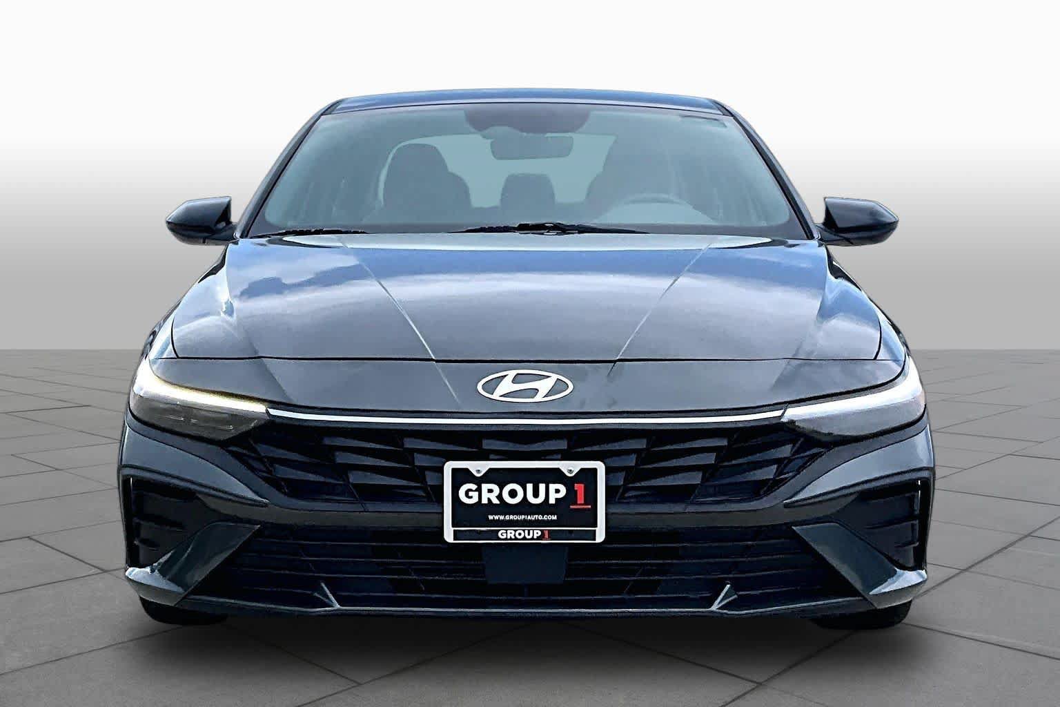 Used 2025 Hyundai Elantra Sport FWD image 4