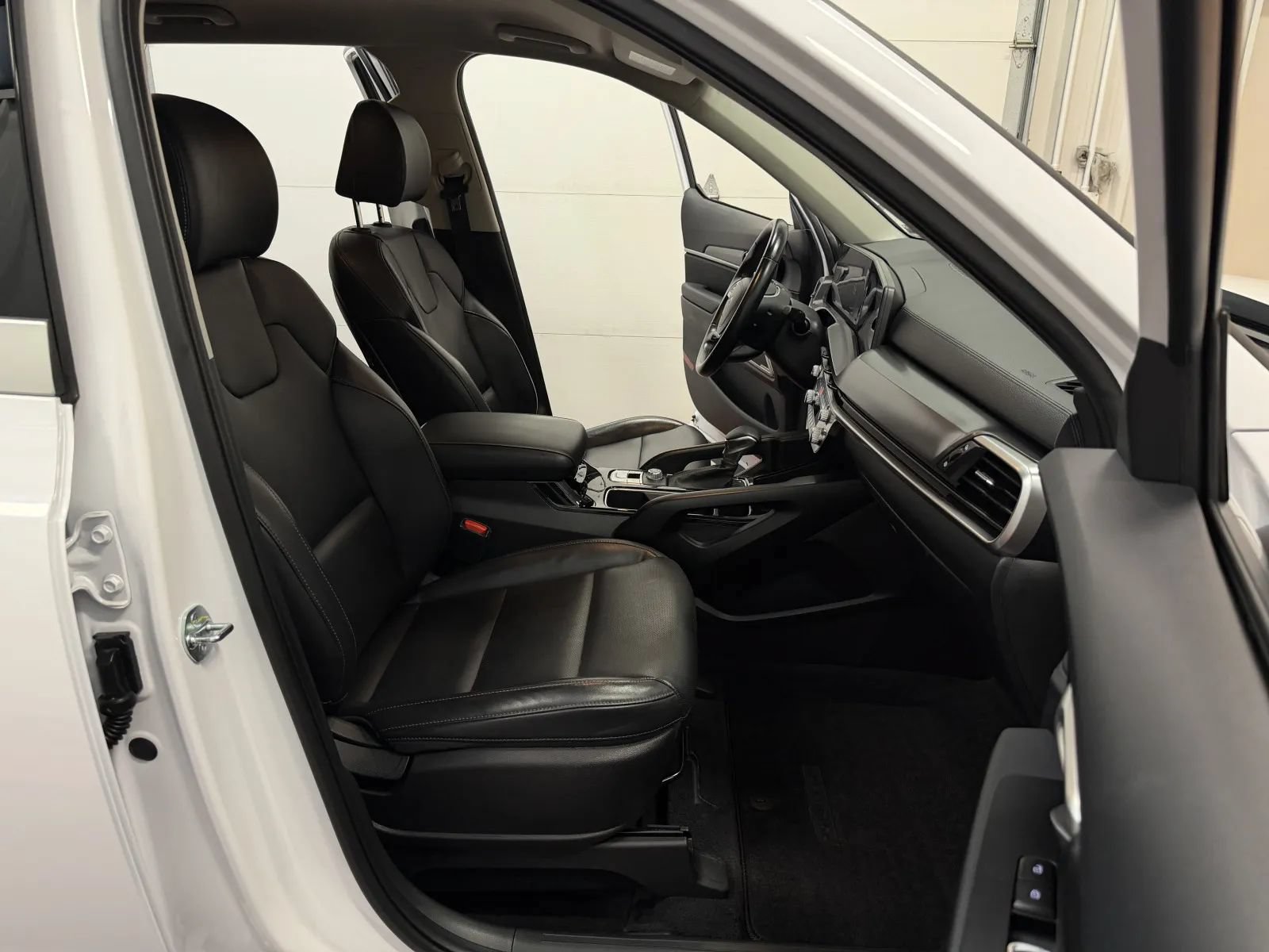 Used 2024 Kia Telluride LX FWD image 44