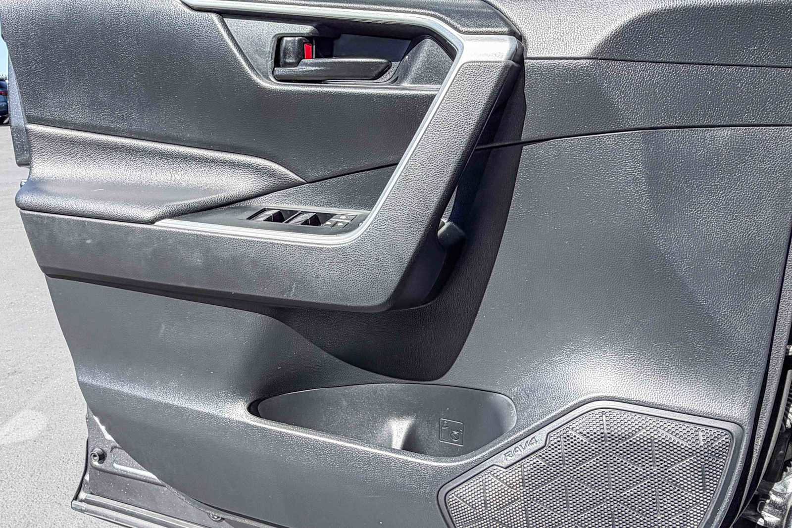 Used 2019 Toyota RAV4 LE image 19