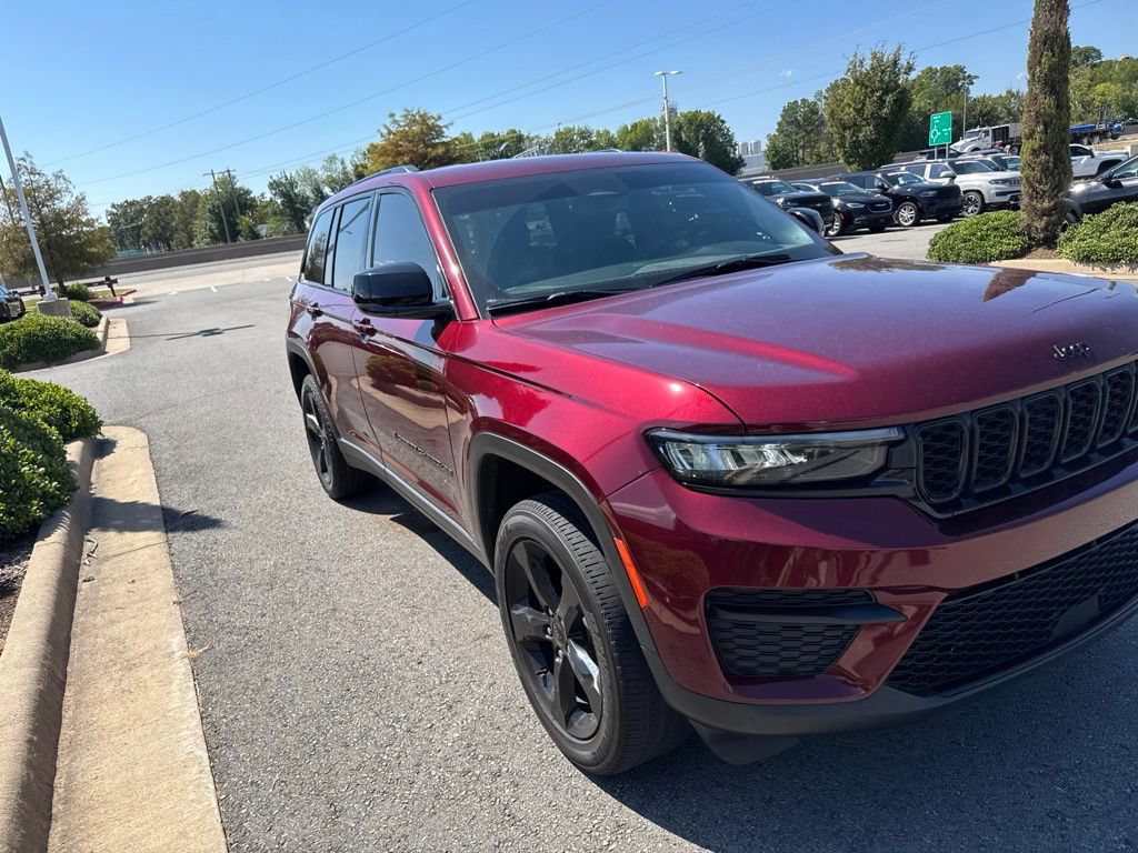 Used 2024 Jeep Grand Cherokee Altitude AWD/4WD image 4