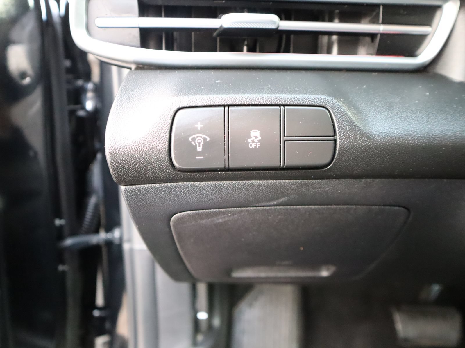 Used 2024 Hyundai Elantra SEL FWD image 30