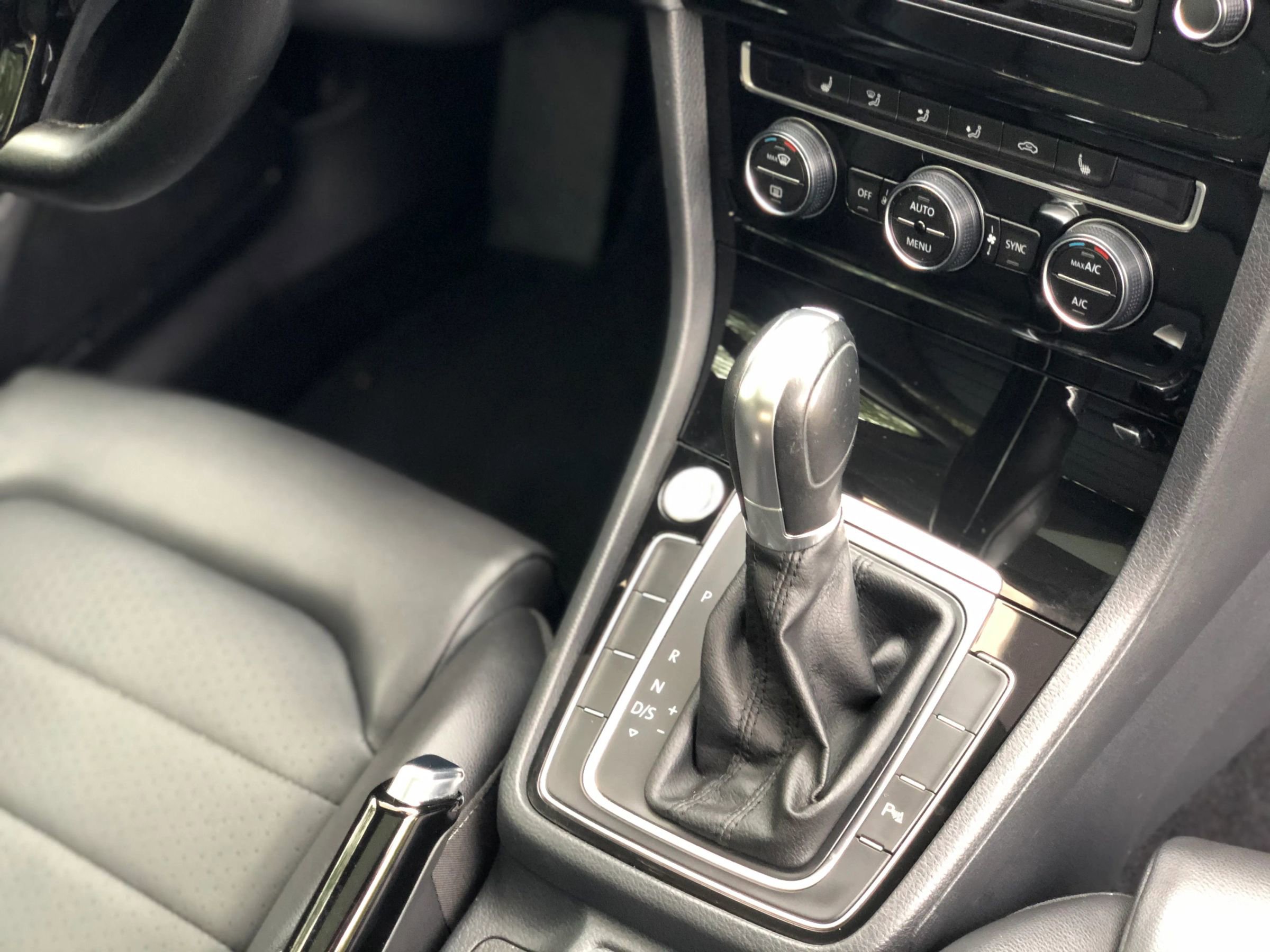 Used 2015 Volkswagen Golf SEL w/ Lighting Package (SEL) image 32