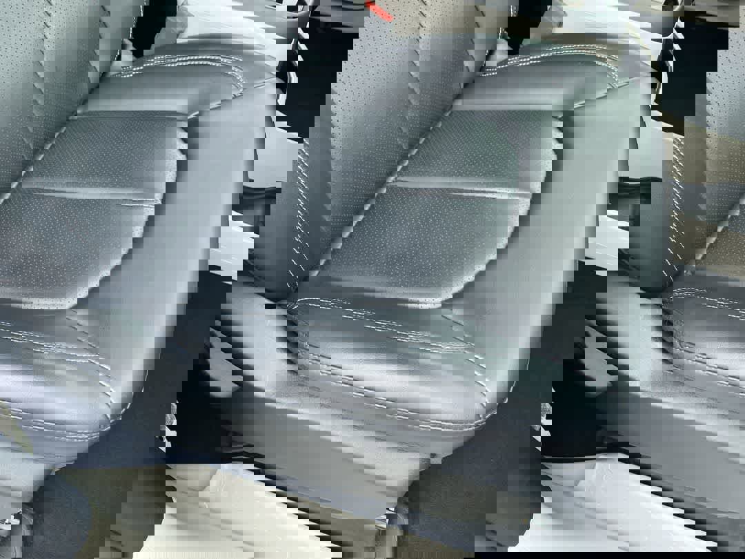 Used 2024 Chrysler Pacifica Select image 25