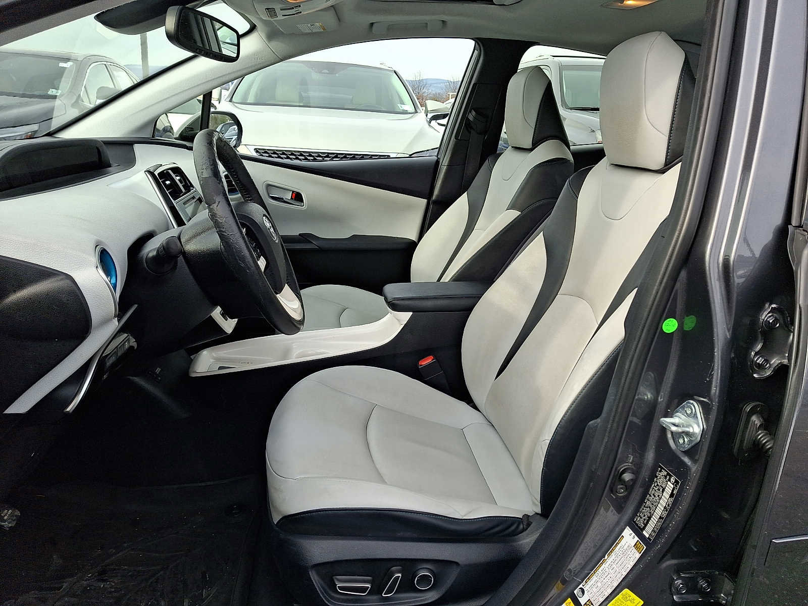 Used 2016 Toyota Prius Four image 10