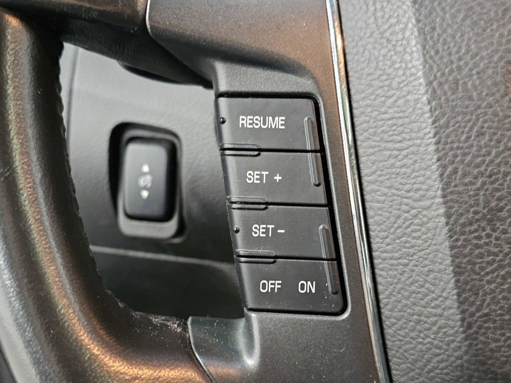 Used 2010 Ford Taurus SEL image 31