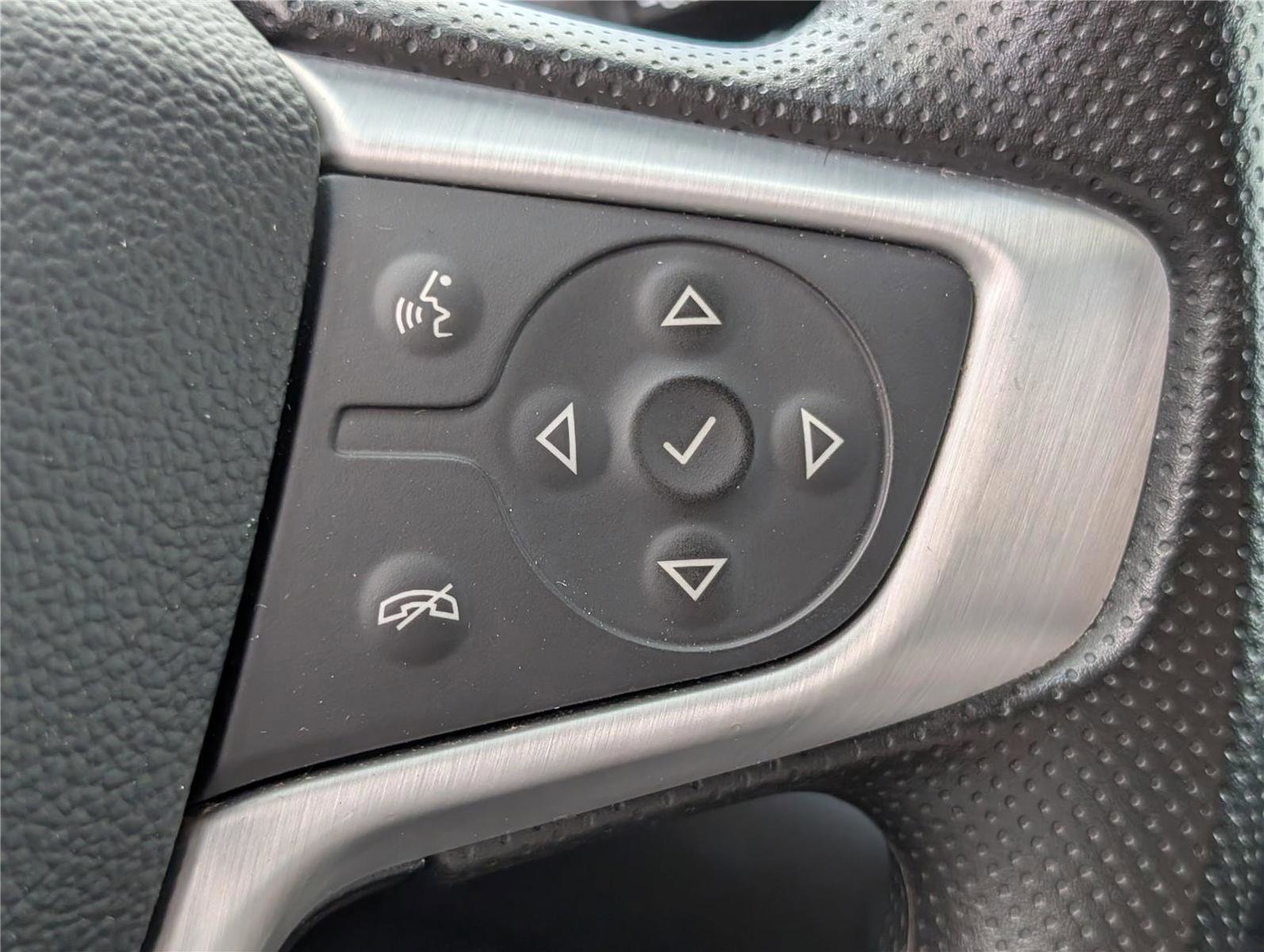 Used 2024 GMC Terrain SLE FWD image 21