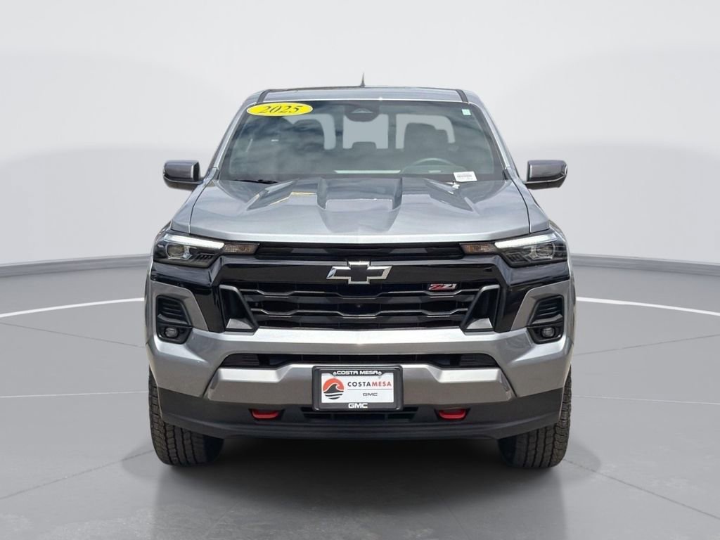 Used 2025 Chevrolet Colorado Z71 w/ Technology Package AWD/4WD image 2