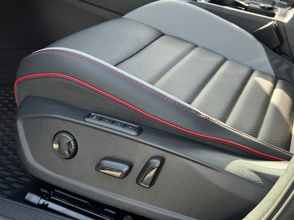 New 2026 Volkswagen GTI SE FWD image 29