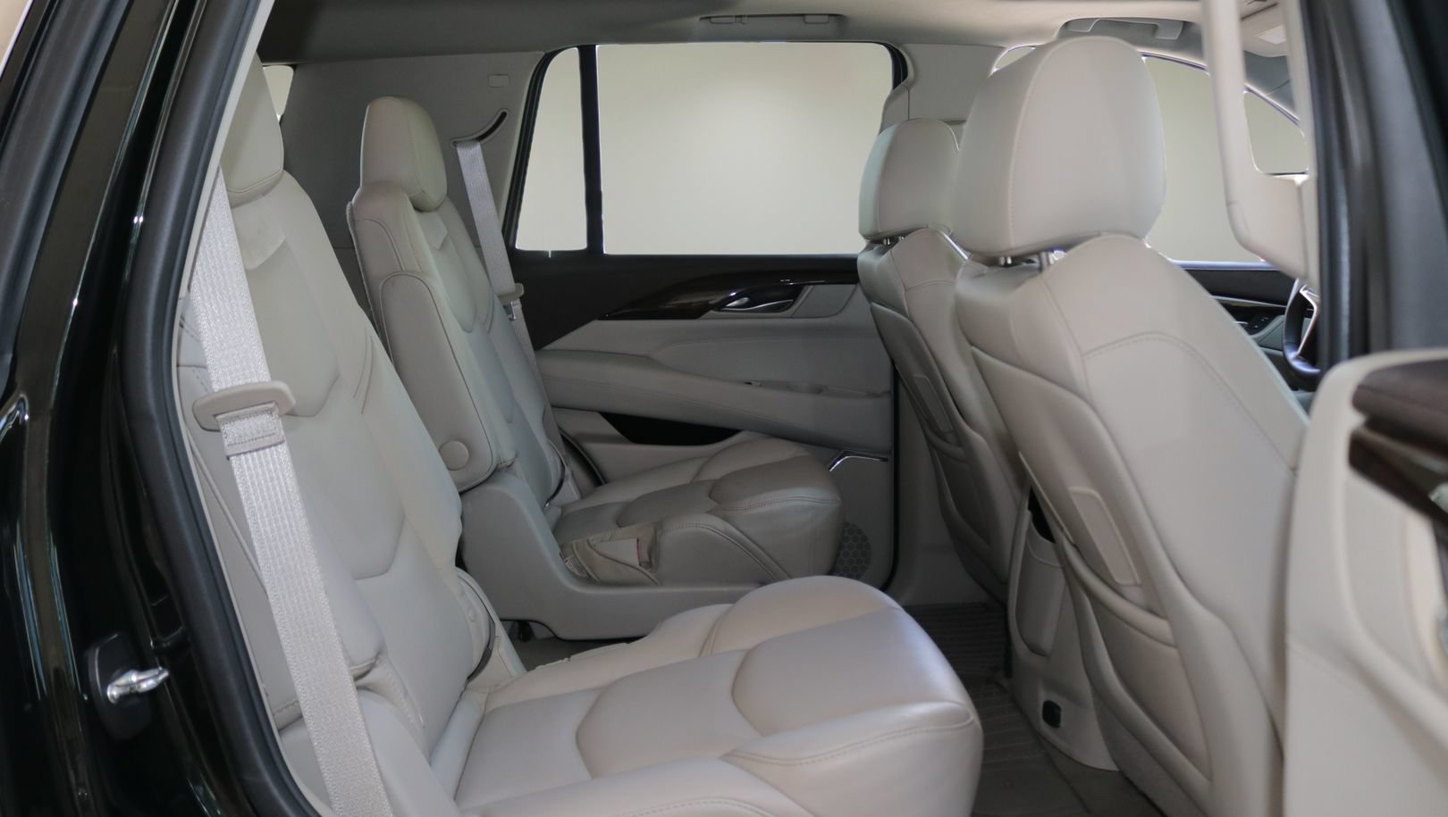 Used 2016 Cadillac Escalade Luxury AWD/4WD image 18