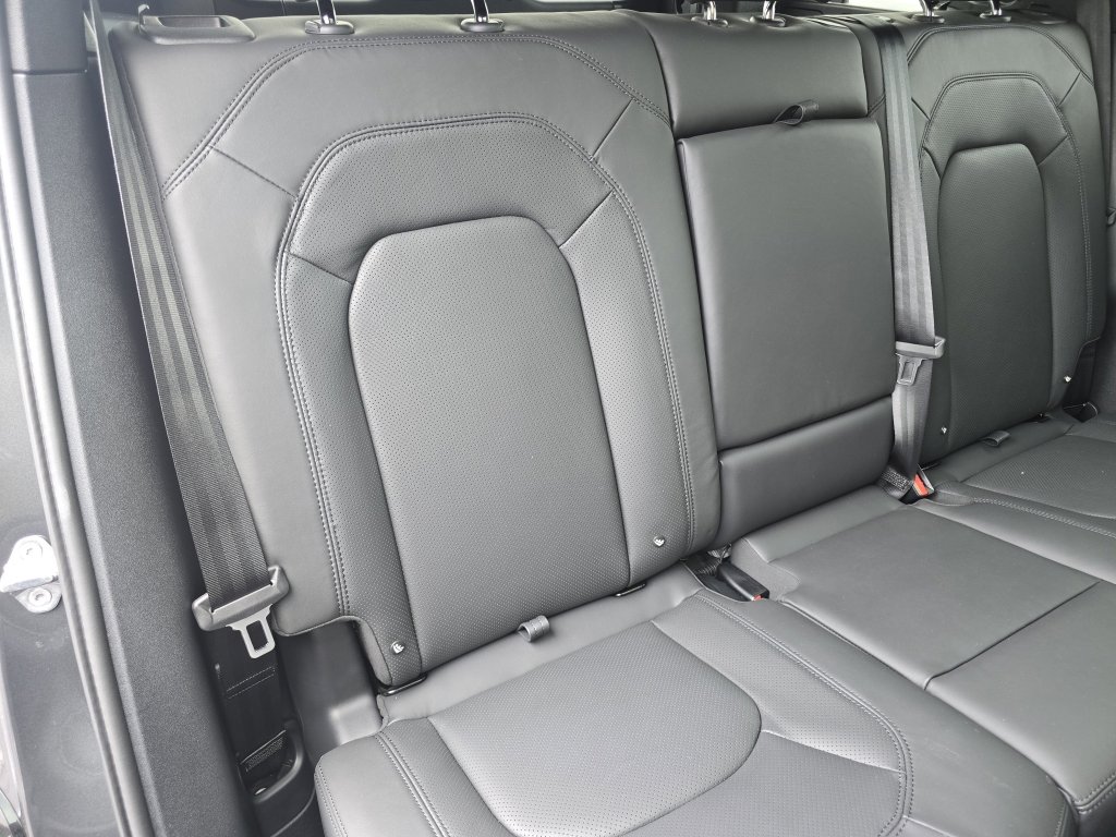 New 2025 Land Rover Defender 110 X-Dynamic SE image 26