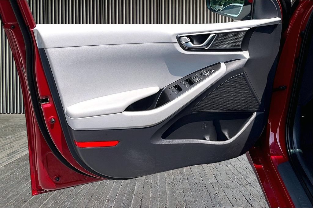 Used 2020 Hyundai Ioniq SEL FWD image 23