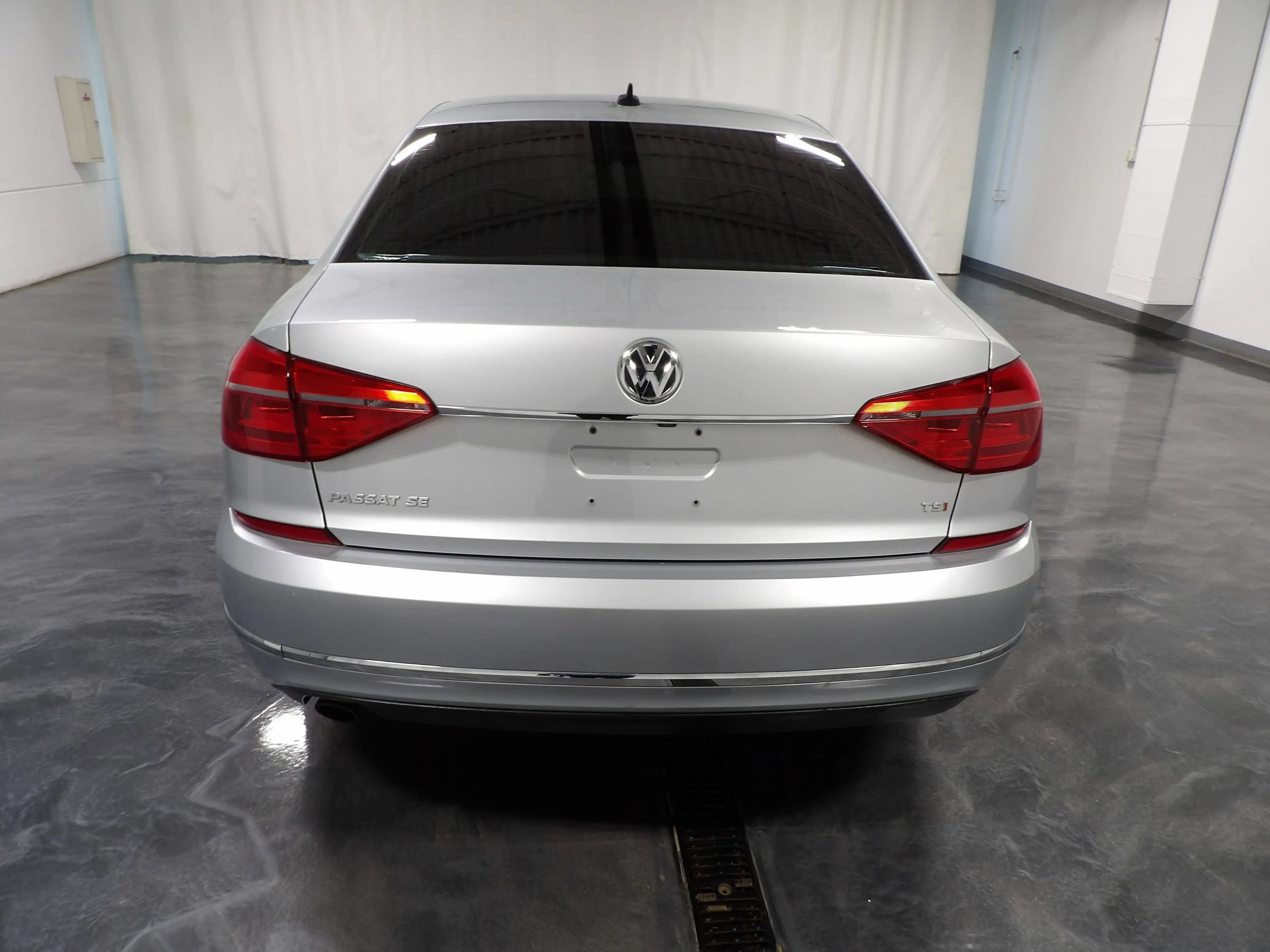 Used 2016 Volkswagen Passat 1.8T SE FWD image 5