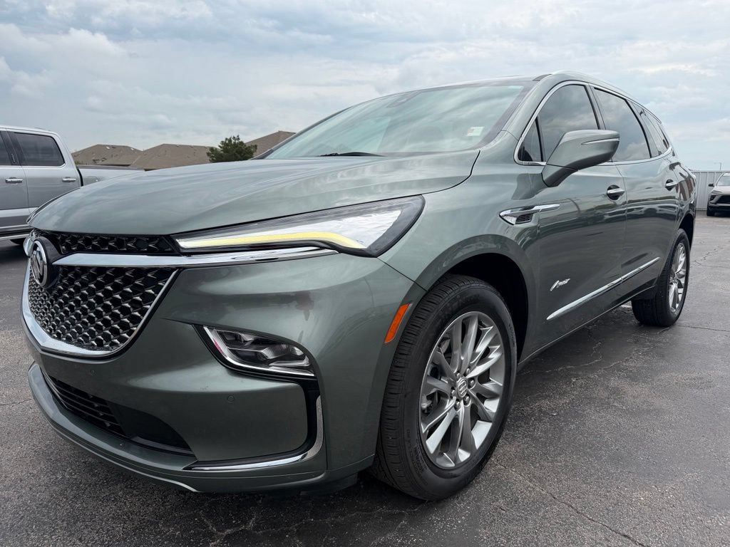 Used 2023 Buick Enclave Avenir w/ Avenir Technology Package FWD image 10